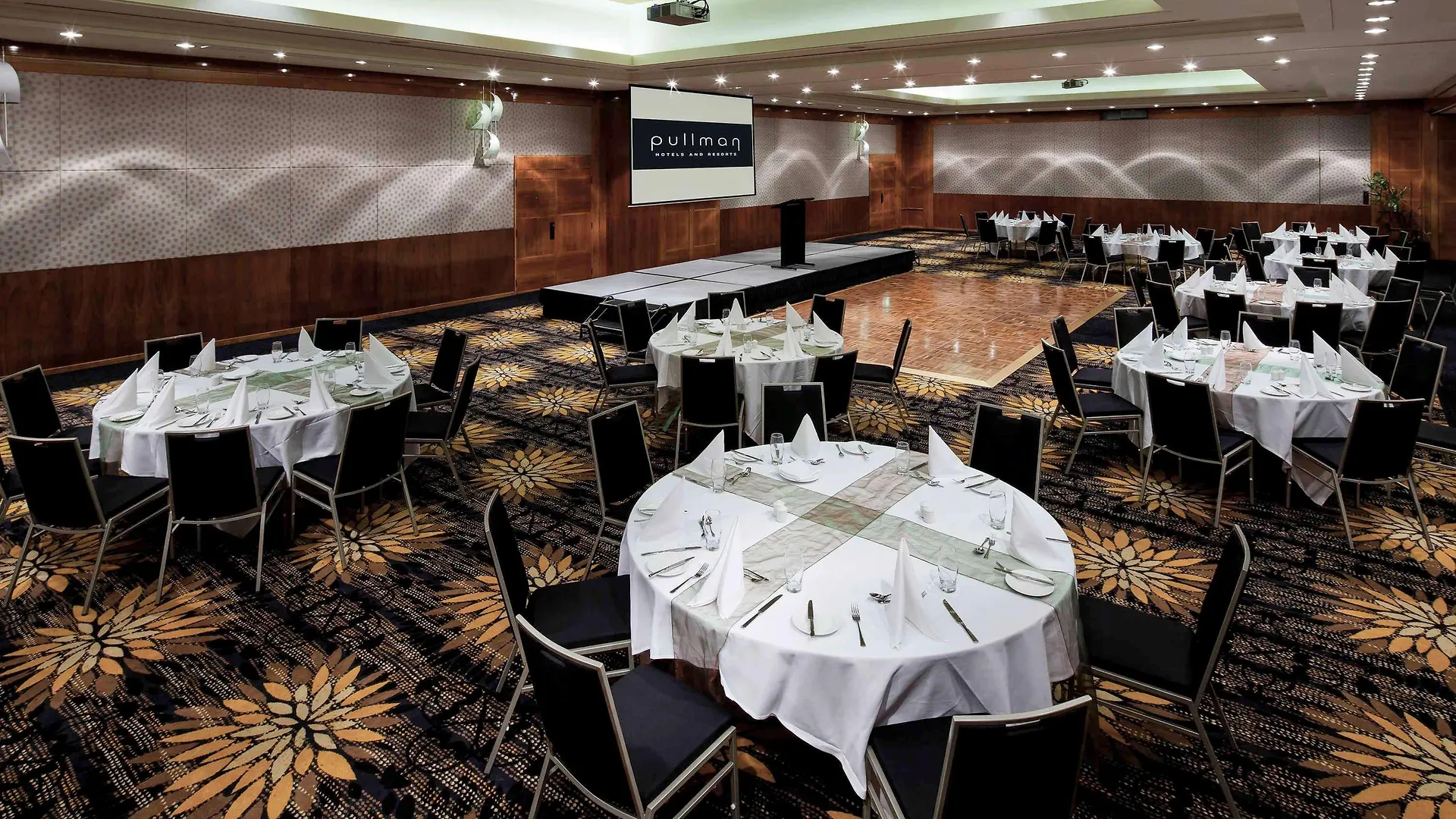 Pullman Reef Hotel Casino Cairns 5*,  Australia