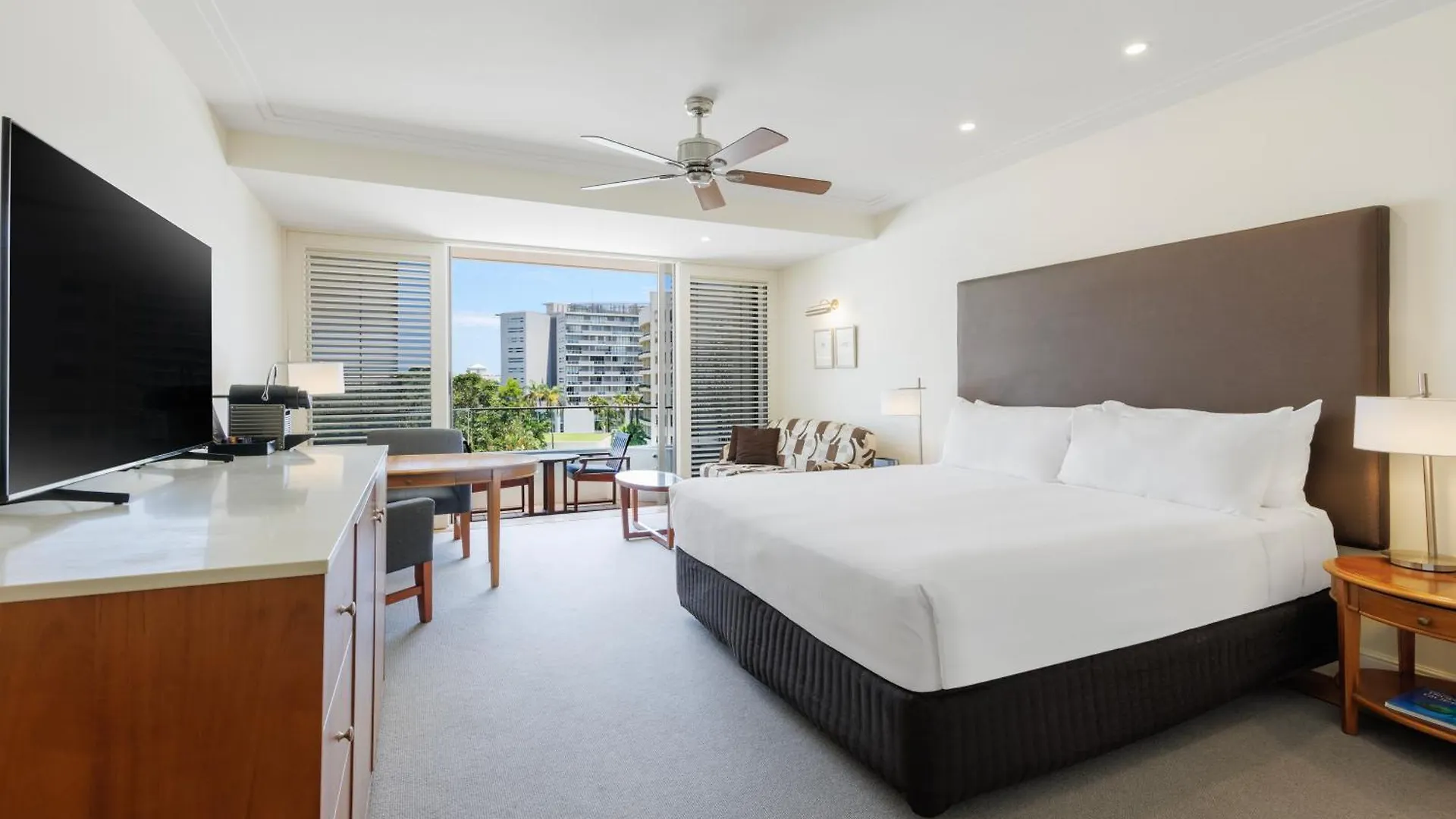 Pullman Reef Hotel Casino Cairns 5*,