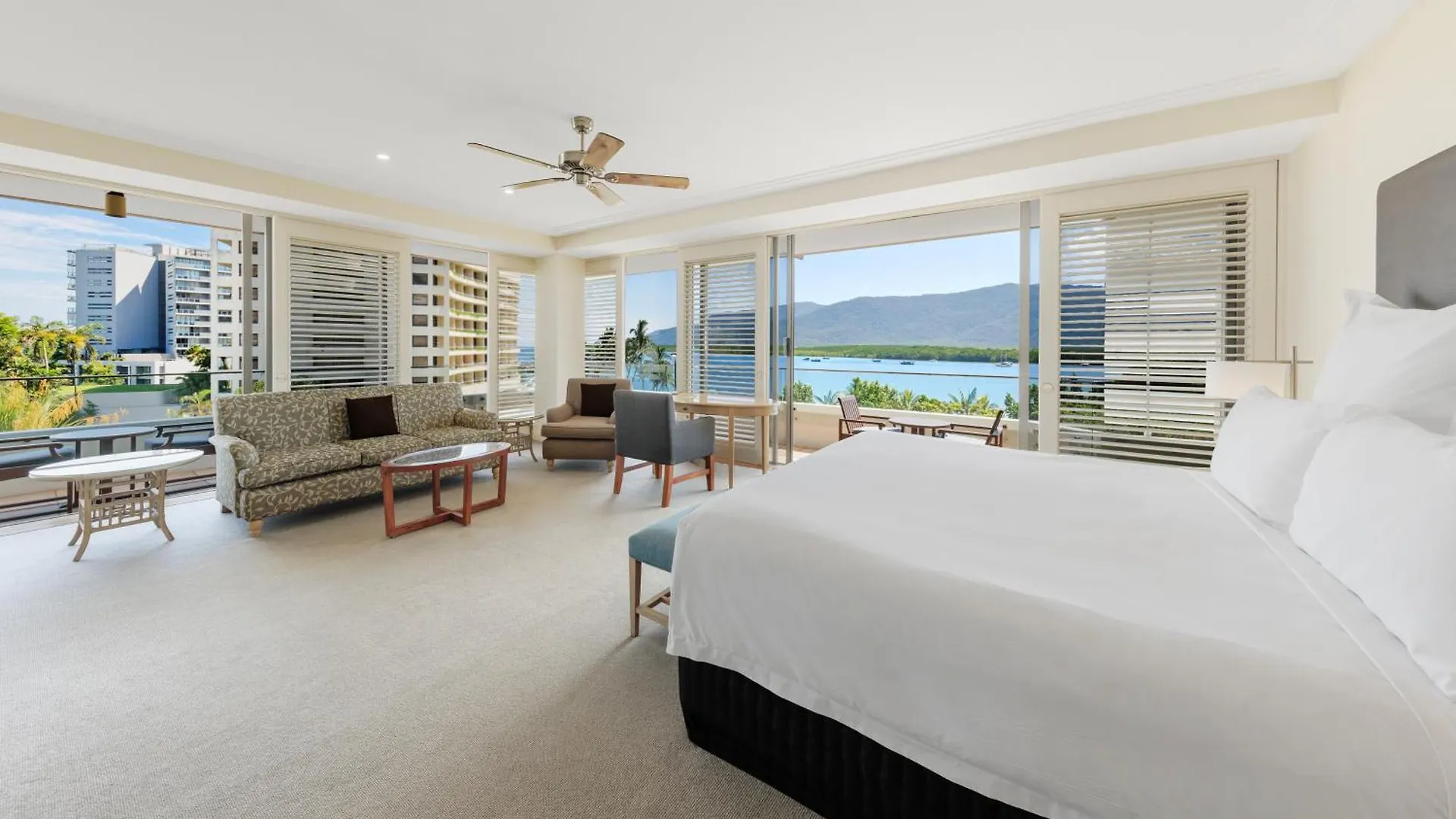 Pullman Reef Hotel Casino Cairns 5*,