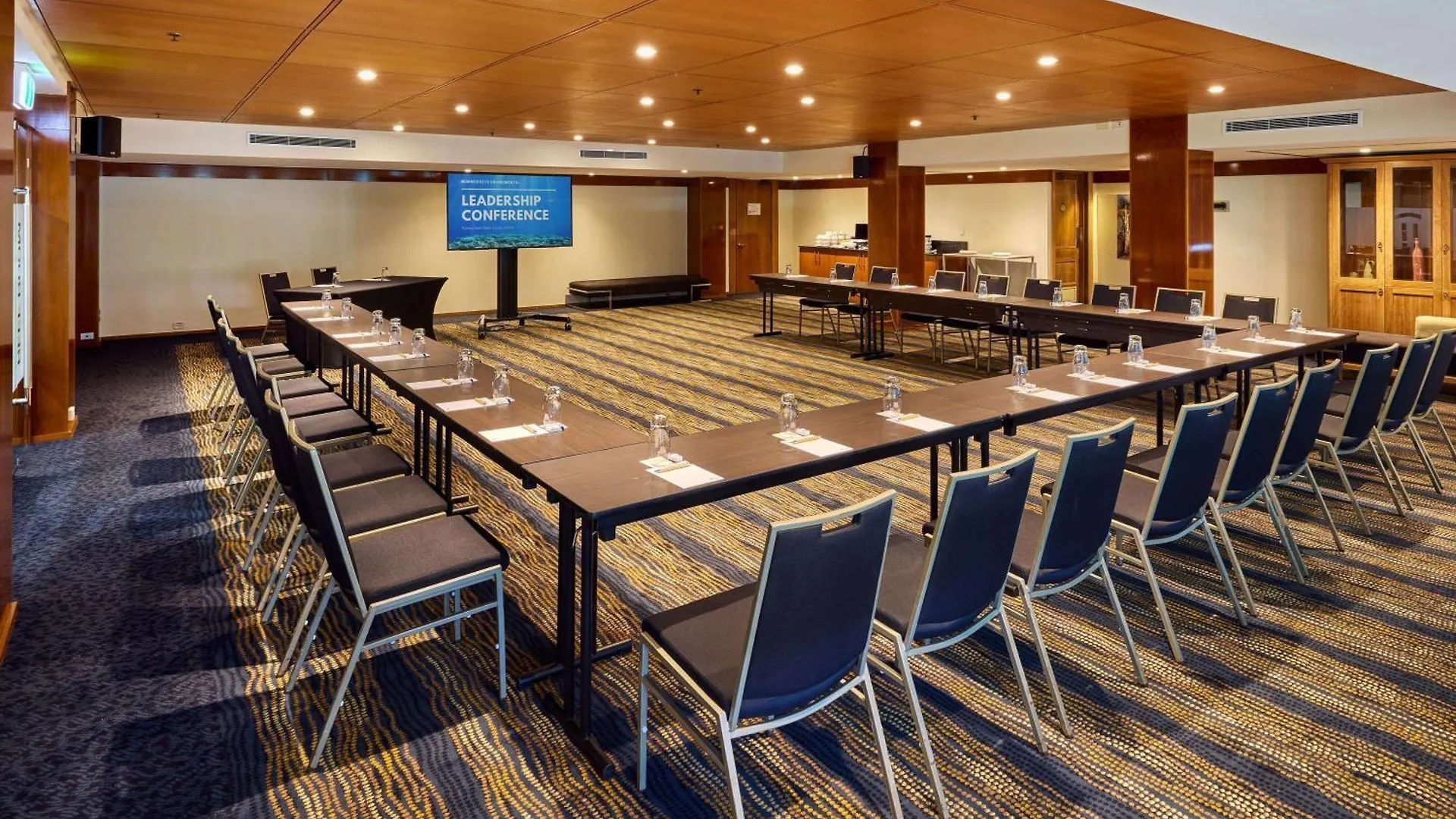 Pullman Reef Hotel Casino Cairns 5*,
