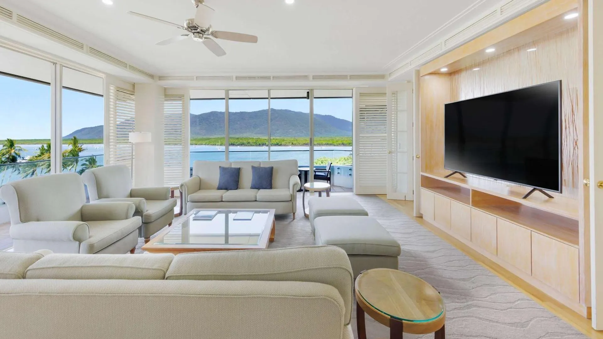 Pullman Reef Hotel Casino Cairns 5*,